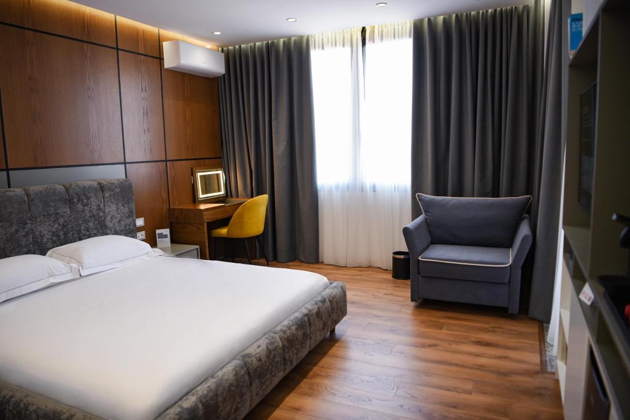The Wilson Tirana Hotel Exterior foto