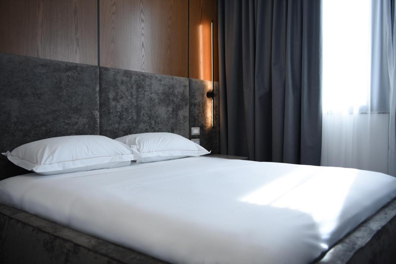 The Wilson Tirana Hotel Exterior foto