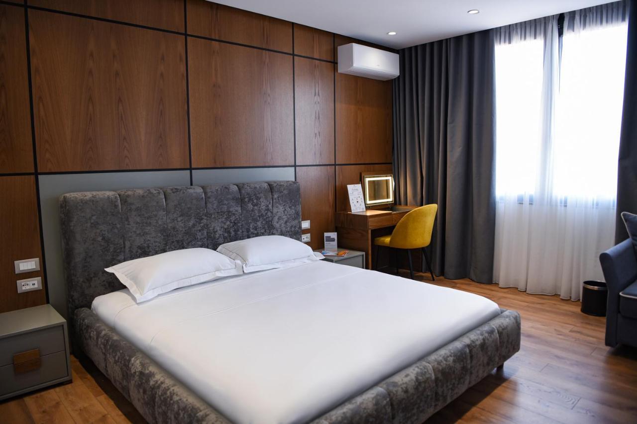 The Wilson Tirana Hotel Exterior foto